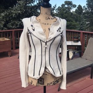 Beautiful Charlie & Robin wool sweater